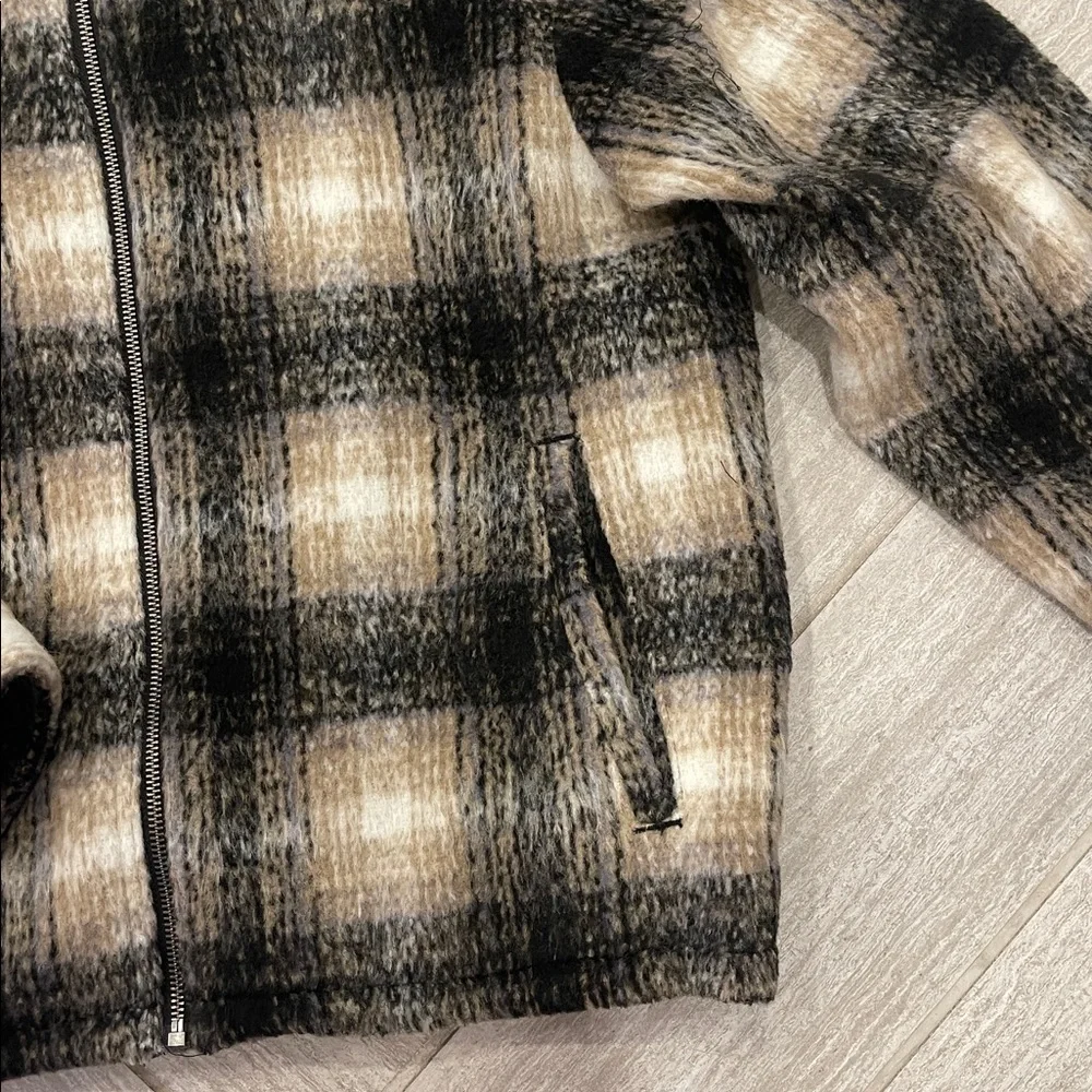 Goodfellow & Co Men’s Plaid Puffer Jacket - Black and Brown - Picture 3 of 5